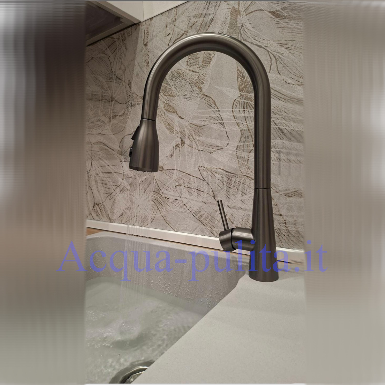 Rubinetto miscelatore a 3 vie 1709 colore grigio metallizzato per acqua calda, acqua fredda e acqua depurata con doccetta estraibile. Completo di flessibili